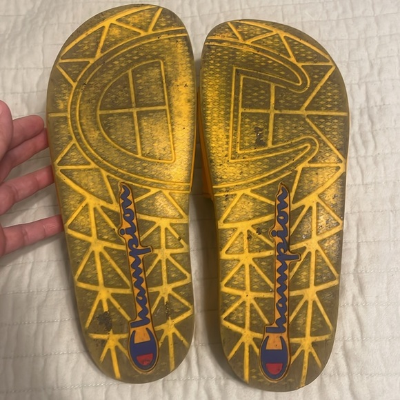 Champion yellow slides size 8 - Picture 2 of 4
